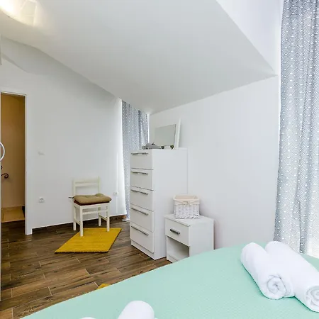 Barbara - Two Bedroom * Ston