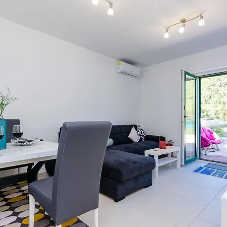 Barbara - Two Bedroom Ston