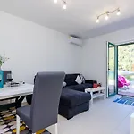 Barbara - Two Bedroom Ston