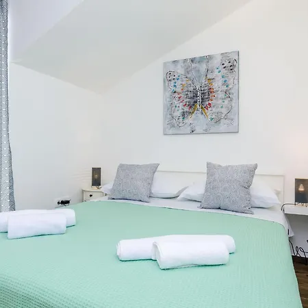 Barbara - Two Bedroom Ston