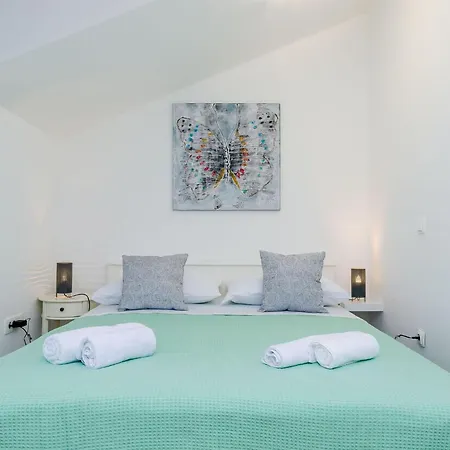 Barbara - Two Bedroom * Ston