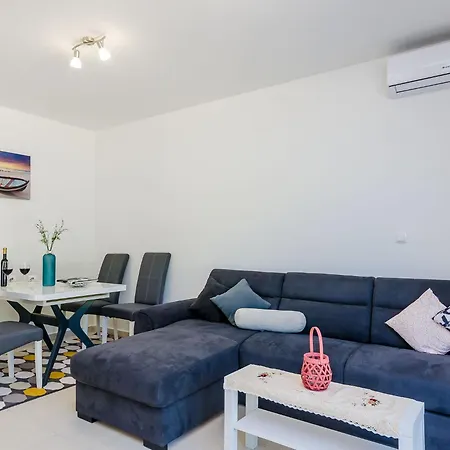 Barbara - Two Bedroom Prázdninový dům